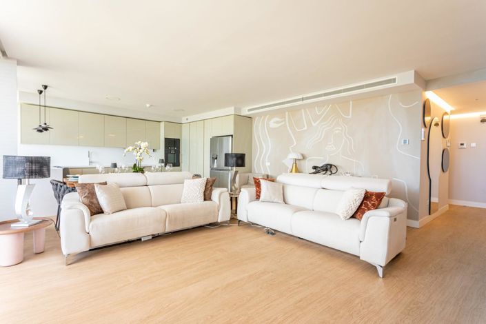 Image No.10-4 Bed Property for sale