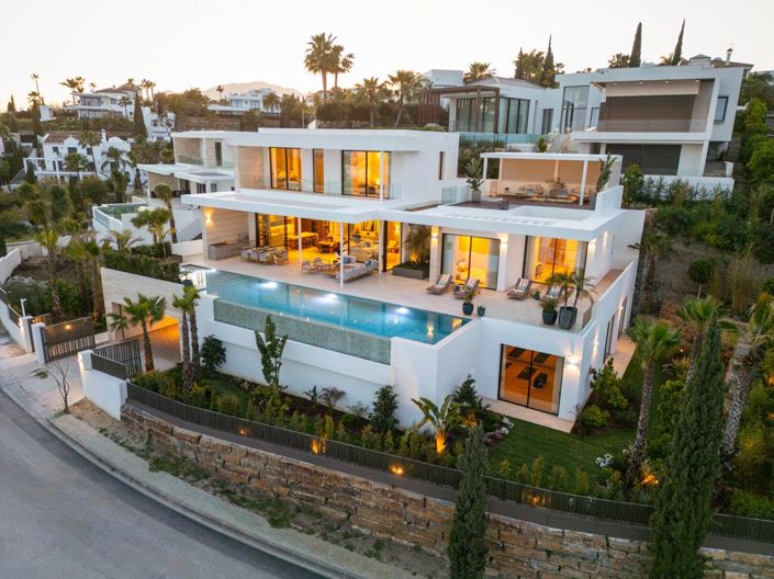 Image No.1-6 Bed Property for sale
