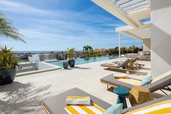 Image No.30-6 Bed Property for sale