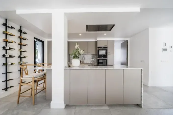 Image No.11-6 Bed Property for sale