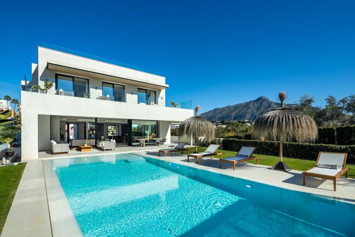 Image No.1-5 Bed Property for sale