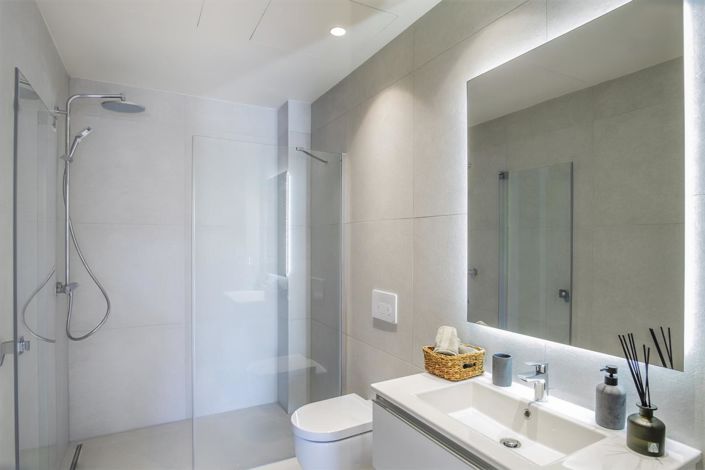 Image No.32-4 Bed Property for sale