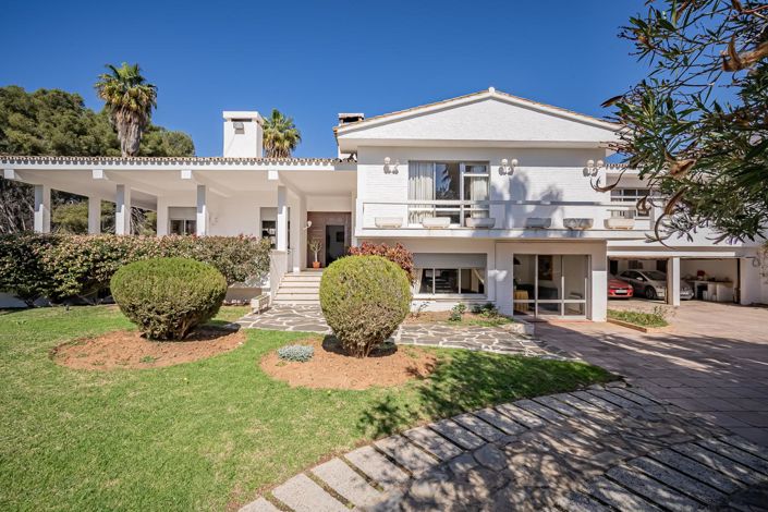 Image No.1-7 Bed Property for sale