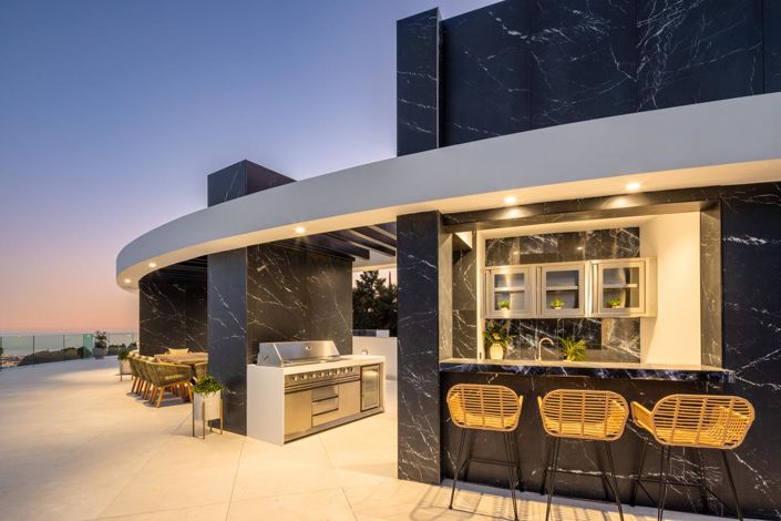 Image No.15-9 Bed Property for sale