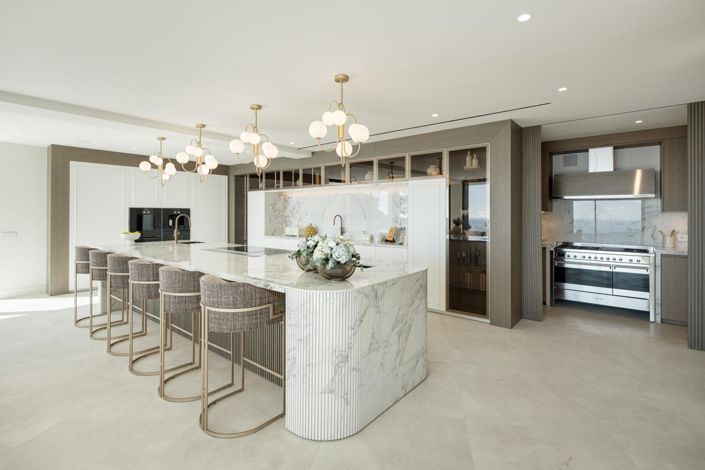 Image No.17-9 Bed Property for sale