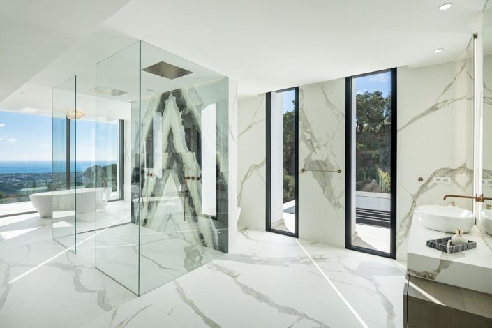 Image No.22-9 Bed Property for sale