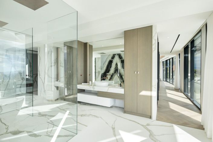 Image No.23-9 Bed Property for sale