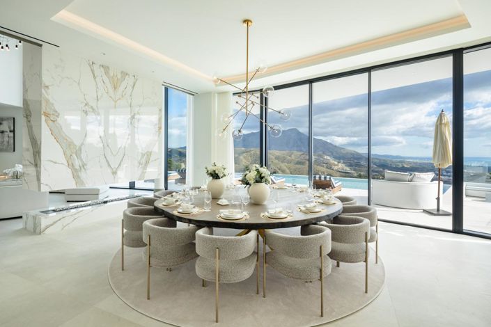 Image No.24-9 Bed Property for sale