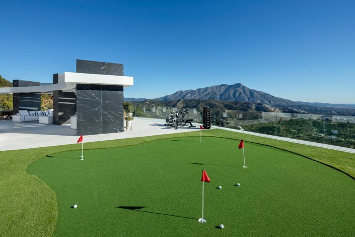 Image No.31-9 Bed Property for sale