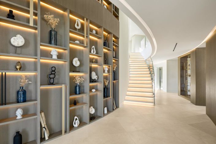 Image No.32-9 Bed Property for sale