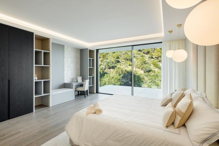 Image No.34-9 Bed Property for sale