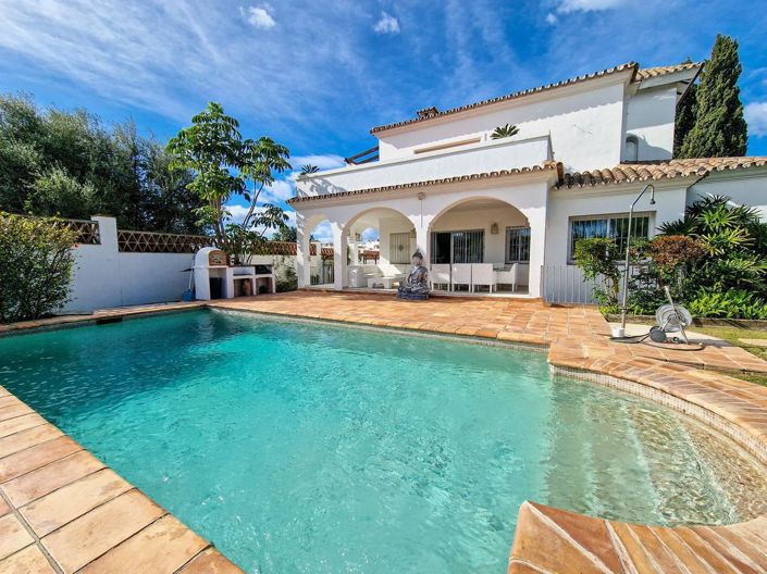 Image No.1-Propriété de 6 chambres à vendre à Estepona