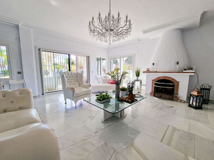 Image No.16-6 Bed Property for sale