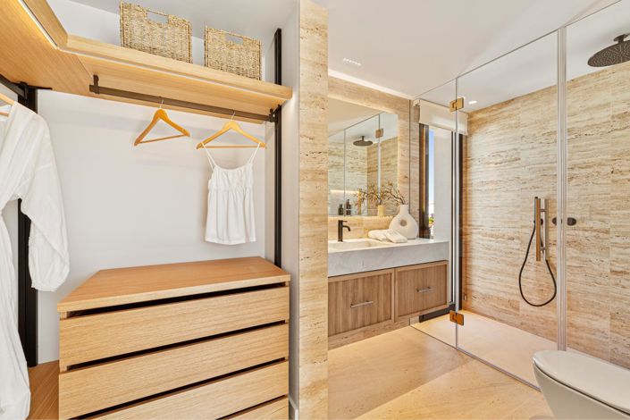 Image No.17-6 Bed Property for sale