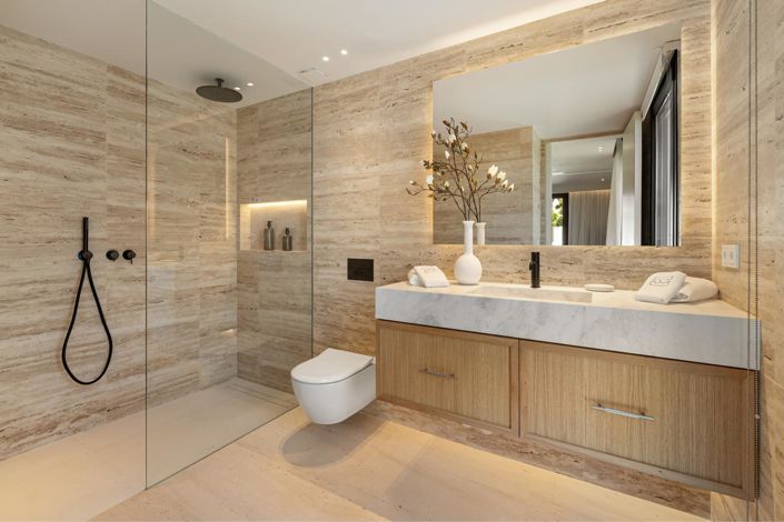 Image No.20-6 Bed Property for sale