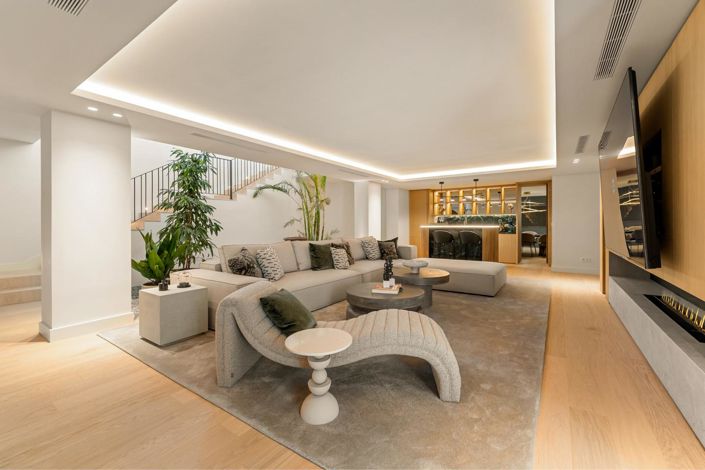 Image No.33-6 Bed Property for sale