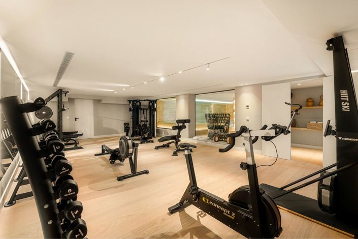 Image No.37-6 Bed Property for sale