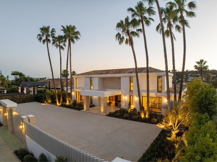 Image No.4-6 Bed Property for sale