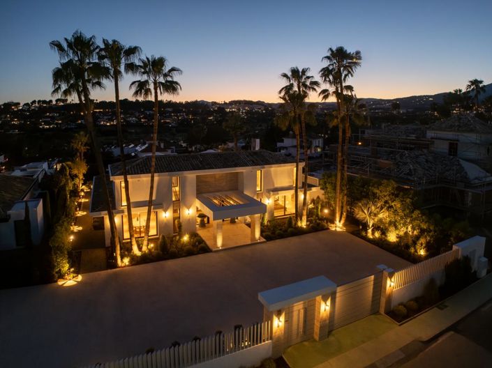 Image No.5-6 Bed Property for sale