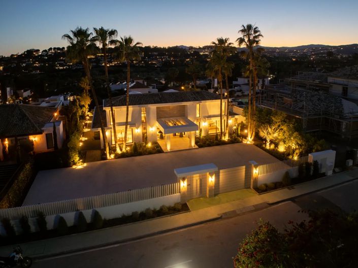 Image No.6-6 Bed Property for sale