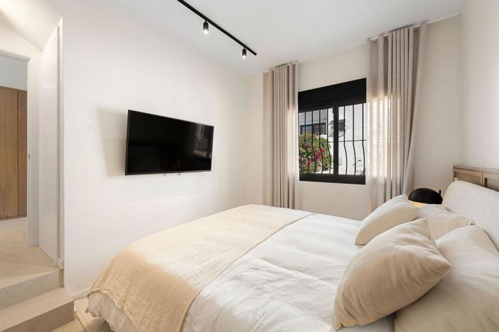 Image No.22-3 Bed Property for sale