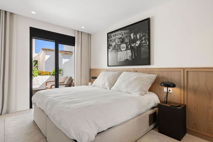 Image No.24-3 Bed Property for sale