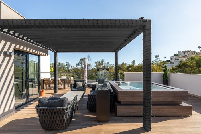 Image No.17-3 Bed Property for sale