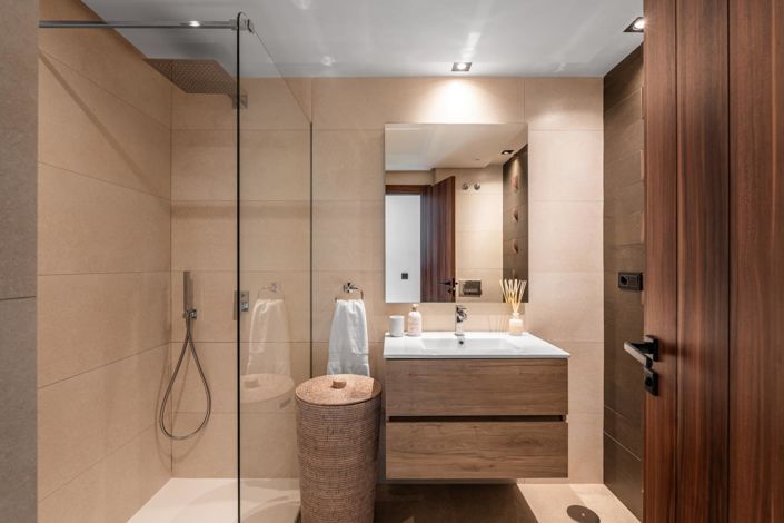 Image No.19-3 Bed Property for sale