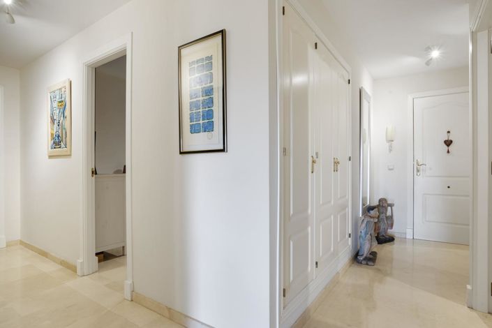 Image No.10-2 Bed Property for sale