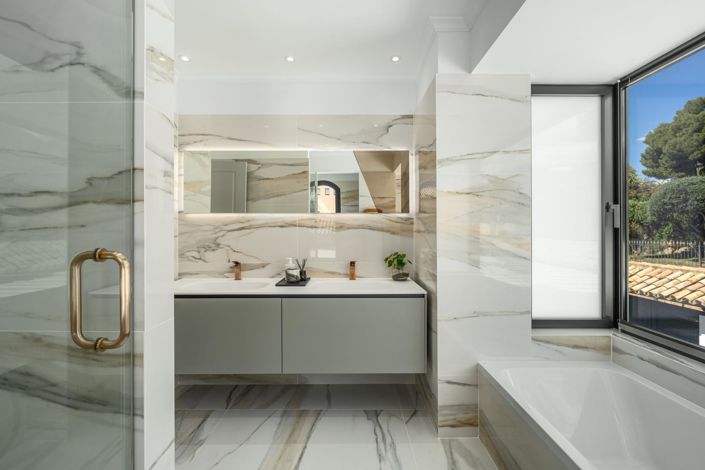 Image No.22-5 Bed Property for sale