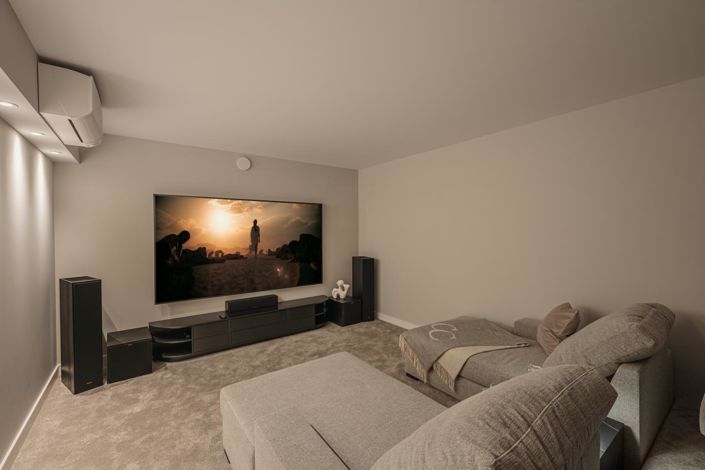 Image No.26-5 Bed Property for sale