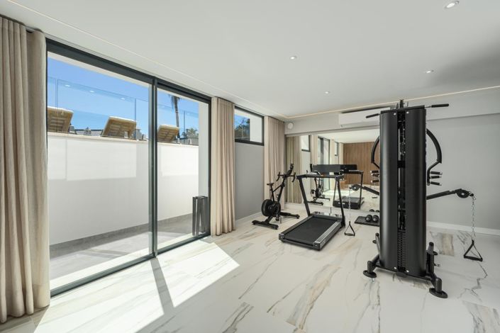 Image No.27-5 Bed Property for sale