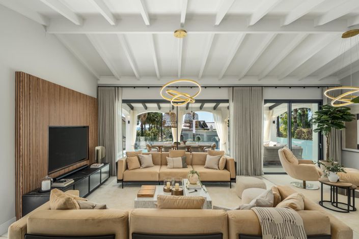 Image No.8-5 Bed Property for sale