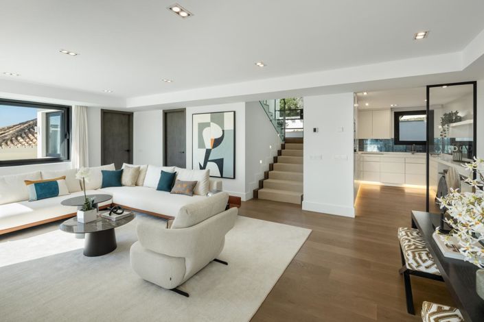 Image No.14-5 Bed Property for sale