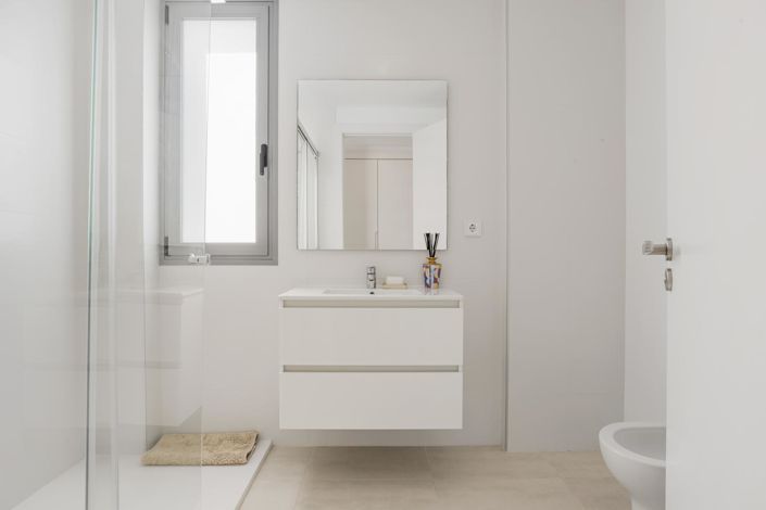 Image No.17-2 Bed Property for sale