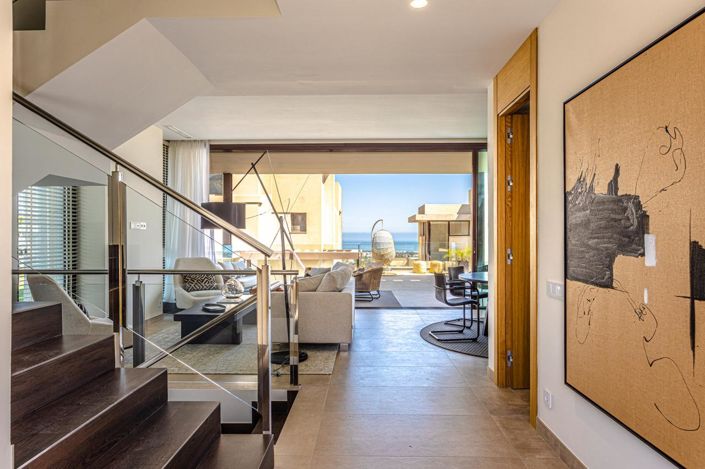 Image No.1-4 Bed Property for sale