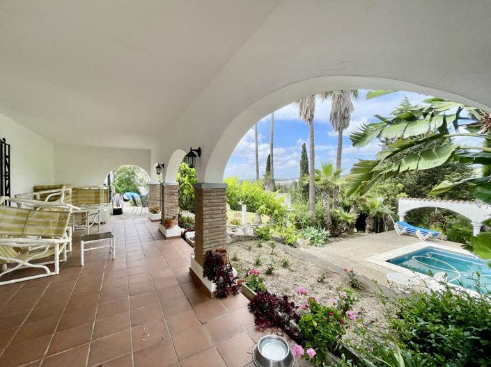 Image No.11-7 Bed Property for sale