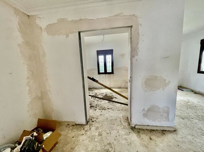 Image No.19-7 Bed Property for sale