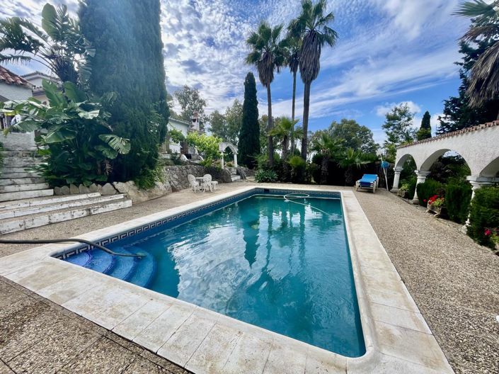 Image No.33-7 Bed Property for sale