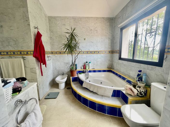 Image No.44-7 Bed Property for sale