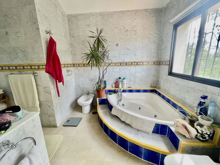 Image No.45-7 Bed Property for sale