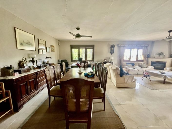 Image No.56-7 Bed Property for sale