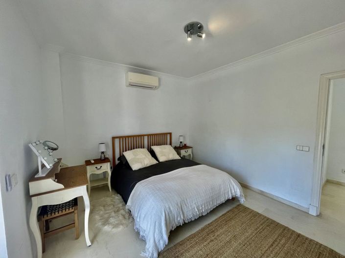 Image No.19-5 Bed Property for sale