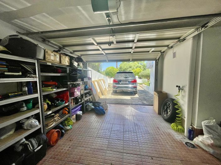 Image No.28-5 Bed Property for sale