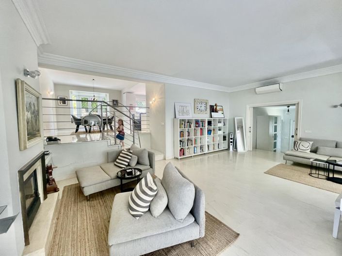 Image No.35-5 Bed Property for sale