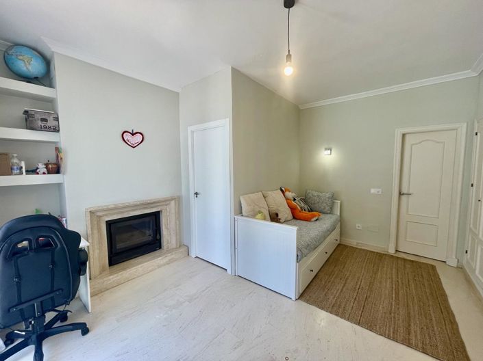 Image No.38-5 Bed Property for sale