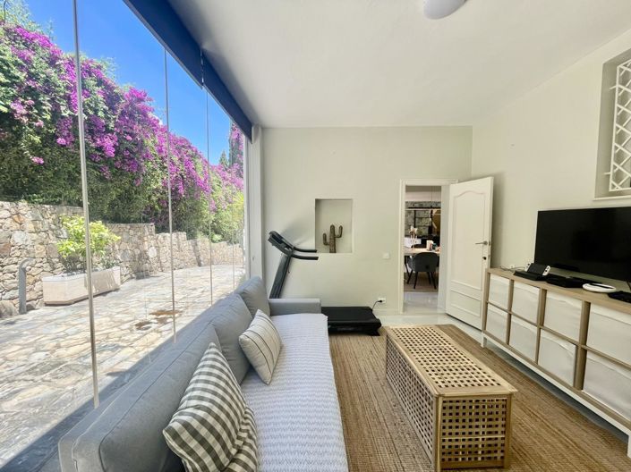 Image No.42-5 Bed Property for sale