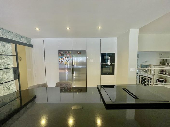 Image No.46-5 Bed Property for sale