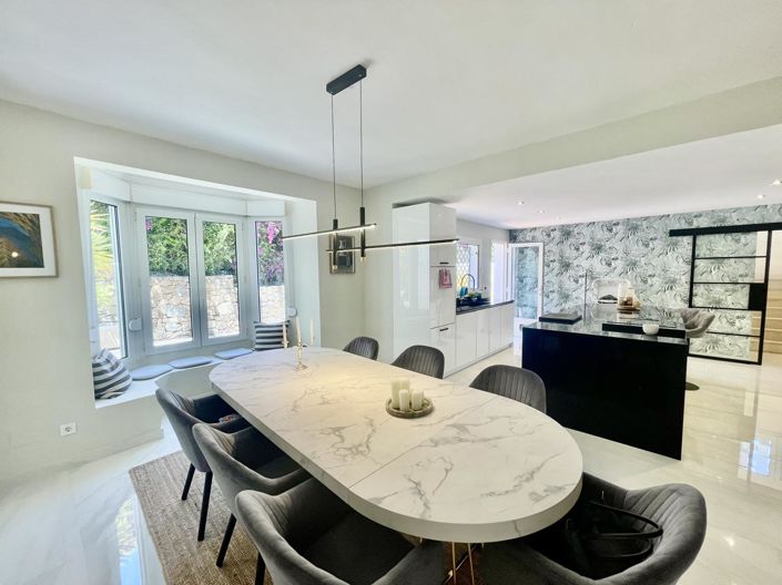 Image No.48-5 Bed Property for sale