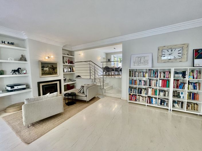 Image No.51-5 Bed Property for sale